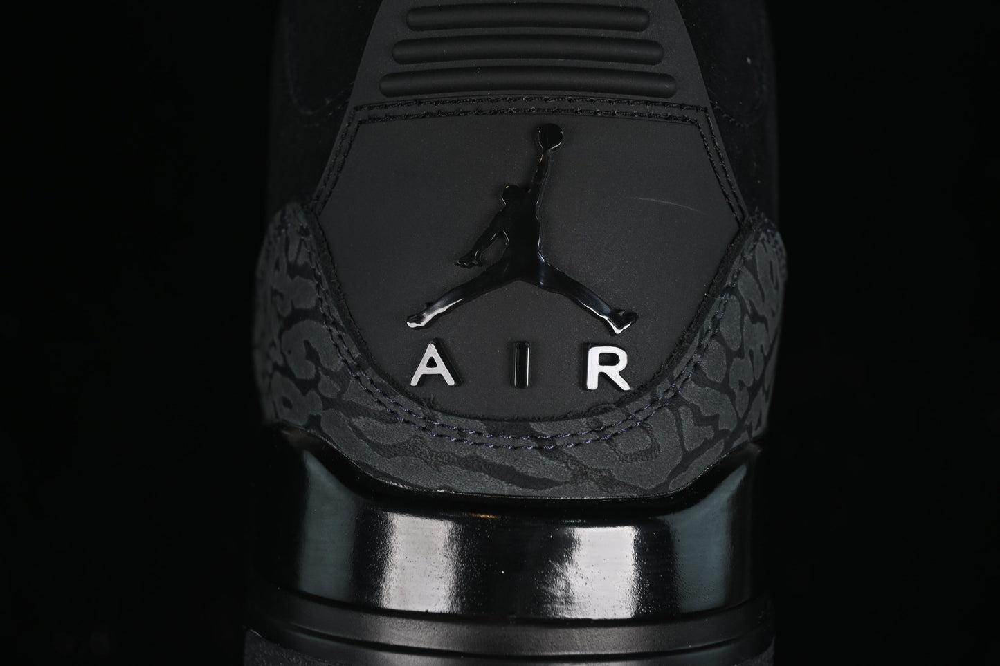Jordan 3 Retro 'Black cat'