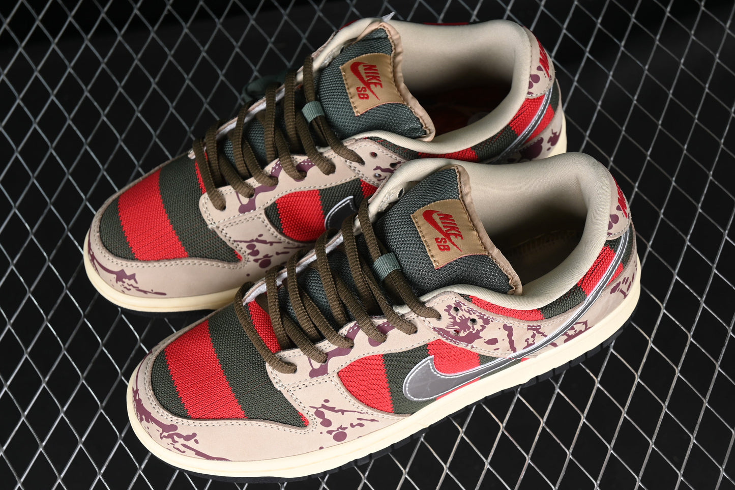 Nike SB Dunk Low Freddy Krueger